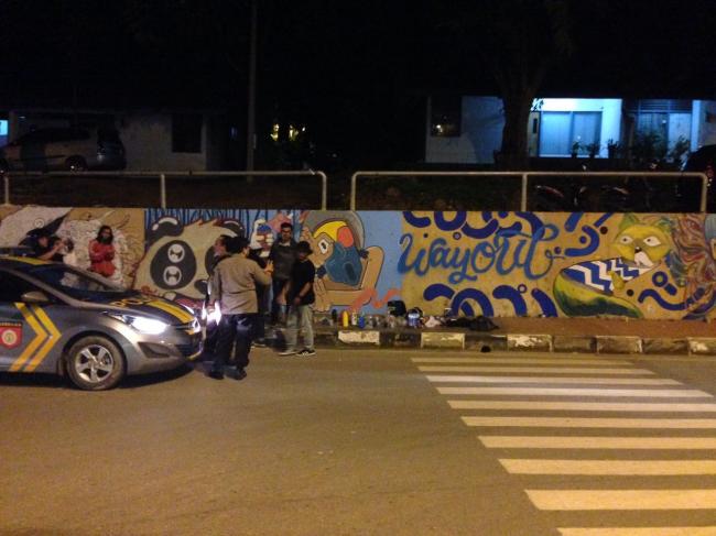 Cara Pelukis Mural di Batam Berekspresi